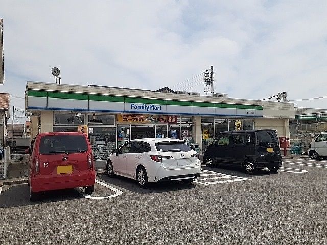 コンビニ　ファミリーマート碧南伏見屋店（コンビニ）まで560m