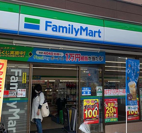 コンビニ　ファミリーマート 中野弥生町店（コンビニ）まで380m