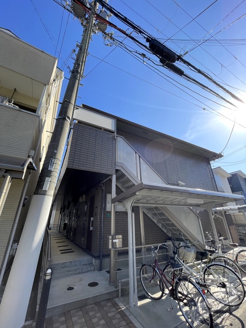 エントランス　スマートに佇むお家。毎日が楽しくなります。