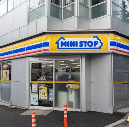 コンビニ　ミニストップ千駄ヶ谷３丁目店（コンビニ）まで417m