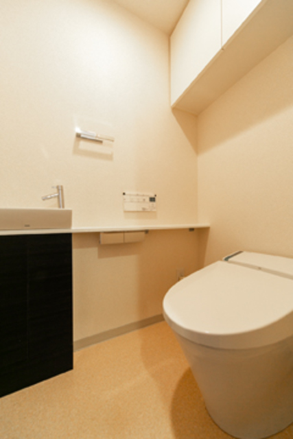 トイレ　※写真は同タイプ住戸です。