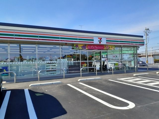コンビニ　セブンイレブン安塚小学校前店（コンビニ）まで400m