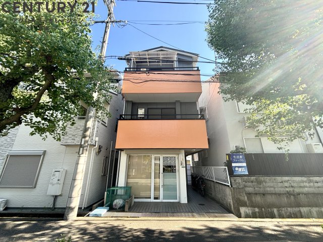 建物外観　居住者専用のごみ置き場があります