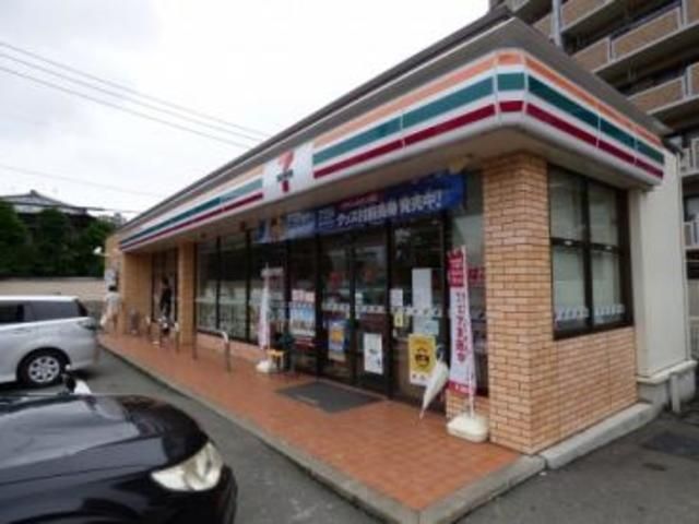 コンビニ　セブンイレブン福岡三宅3丁目店（コンビニ）まで693m