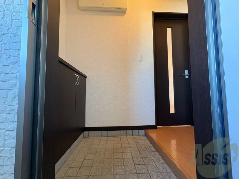 玄関　玄関の様子です。明るい印象ですね。気分もあがりそう。