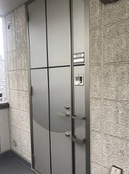 玄関　※別部屋の参考写真です。