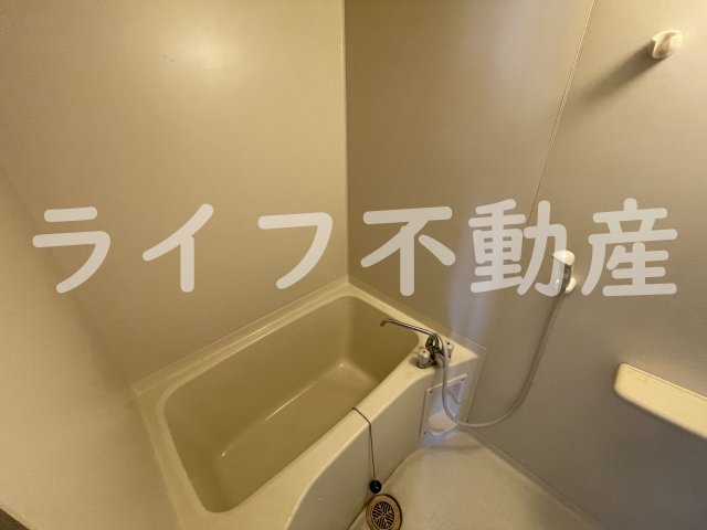 バス・シャワールーム　コンパクトで使いやすいお風呂です
