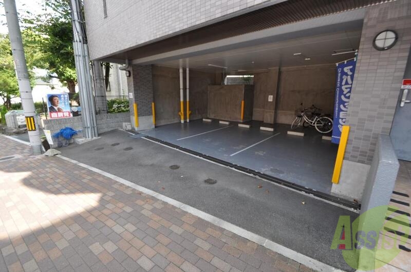 駐車場　エレベータもついて至れり尽くせりですね