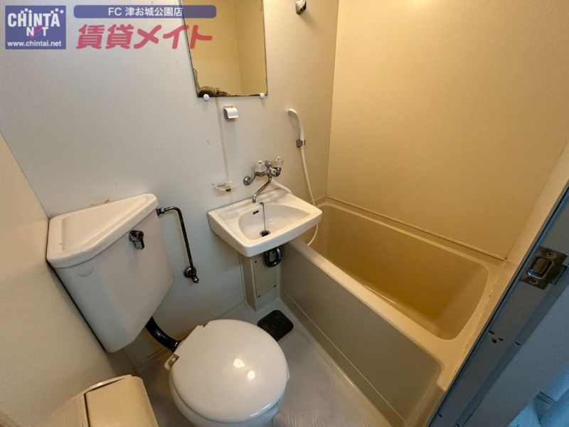 バス・シャワールーム　同物件別部屋写真