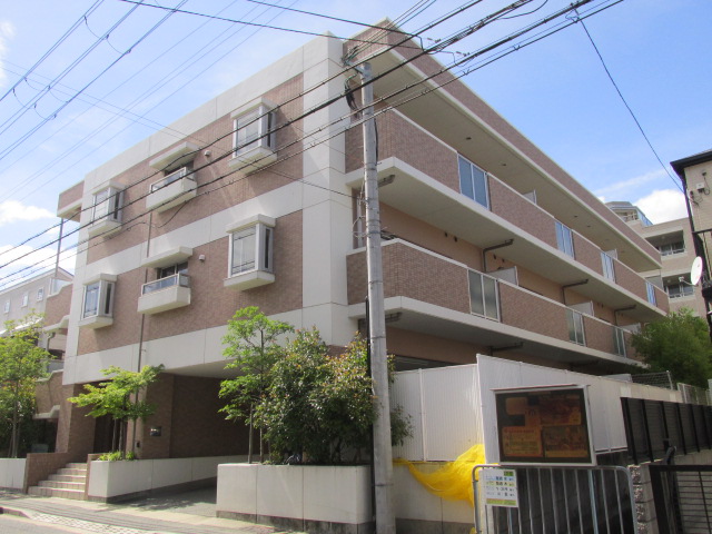 建物外観　雰囲気のあるおしゃれな外観ですね。