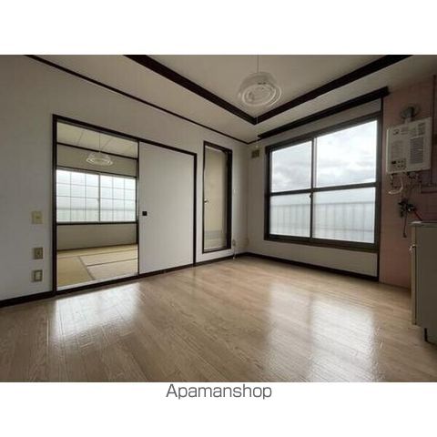地下鉄南北線 自衛隊前駅 徒歩12分 3階建 築43年の居間写真