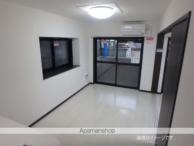 ＪＲ日豊本線 南宮崎駅 徒歩12分 8階建 築12年の居間写真