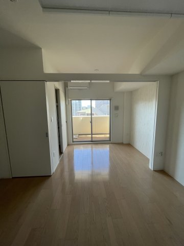 居室・リビング　イメージとして同建物他部屋を表示しています