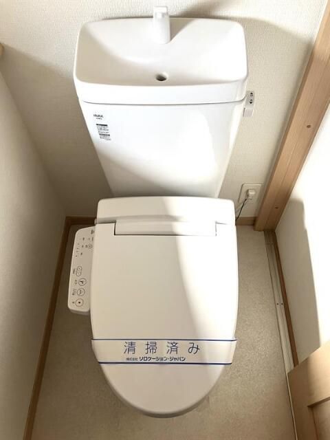 ＪＲ横須賀線 西大井駅 徒歩10分 3階建 築8年のトイレ写真