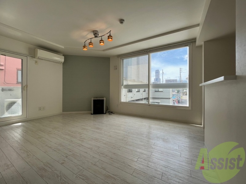 居室・リビング　広くてキレイなお部屋が広がっていて、充実した生活が送れそう。