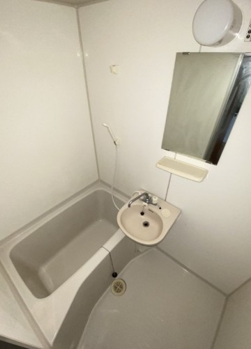 バス・シャワールーム　別部屋反転間取り