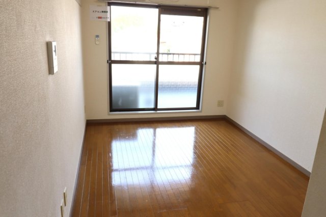 小田急線 読売ランド前駅 徒歩2分 5階建 築35年の居間写真