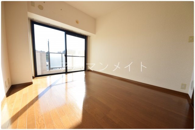 その他部屋・スペース　開放的な寝室です
