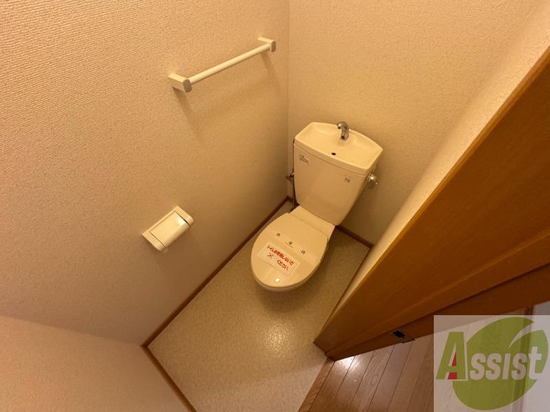 トイレ　こちらはトイレです。清潔感があり、安心して使用できます。