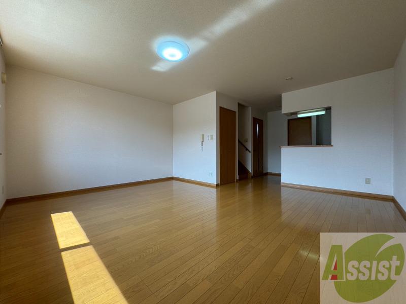 居室・リビング　広くてキレイなお部屋が広がっていて、充実した生活が送れそう。