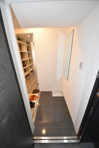 BRAVE松屋町の玄関写真