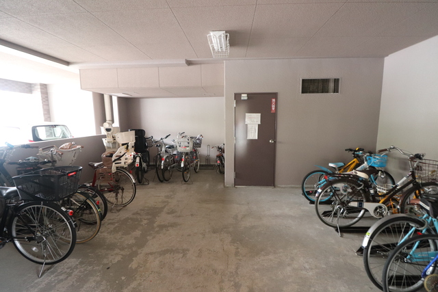 その他共有部分　屋根付き駐輪場！