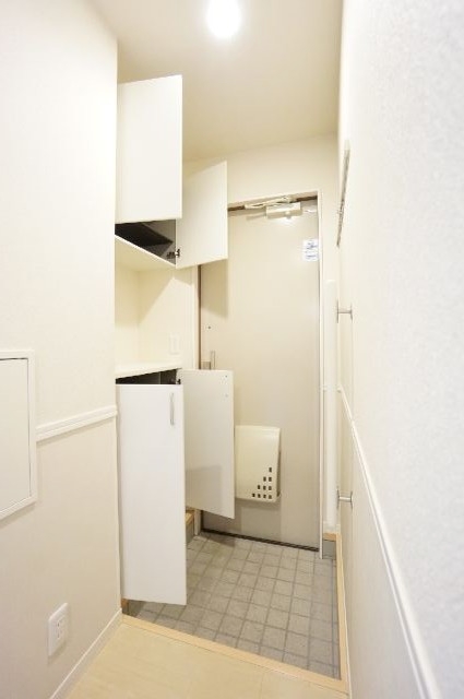 玄関　上下２段あるシューズボックス付です。