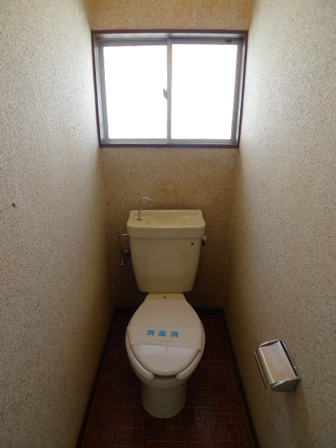 【茅ヶ崎市柳島のアパートのトイレ】