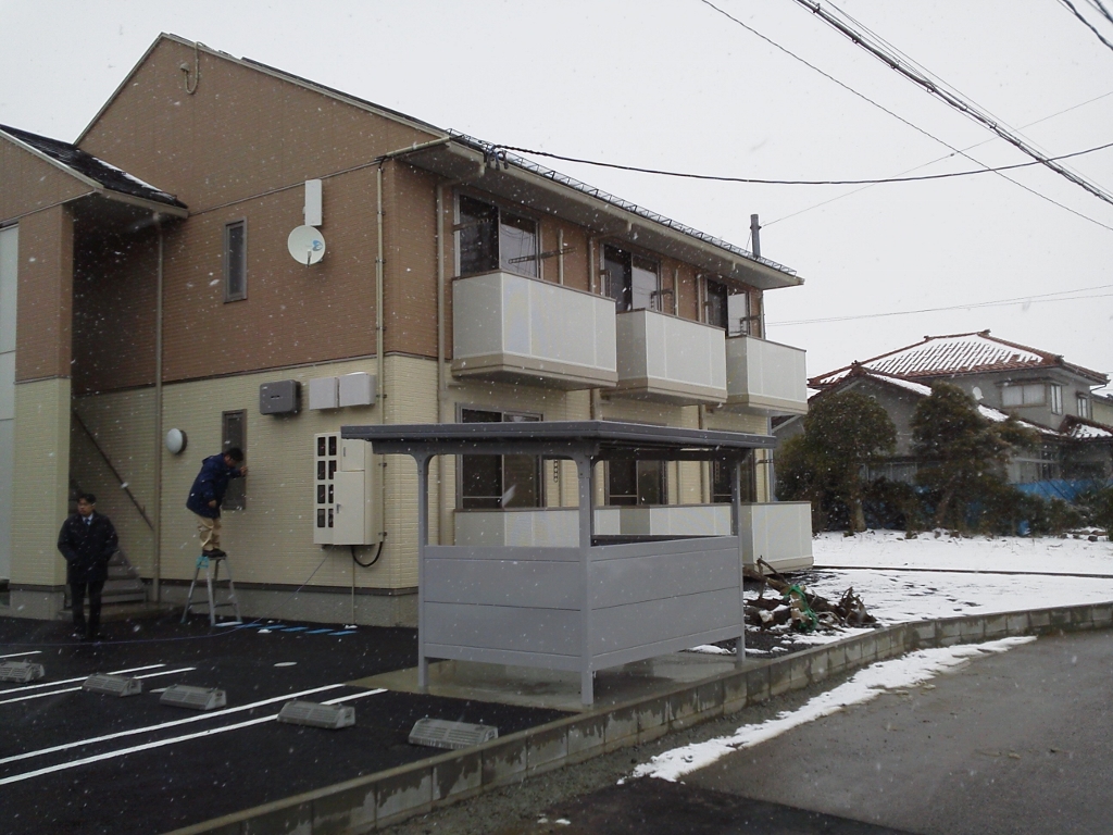 東田川郡三川町大字猪子のアパートの建物外観