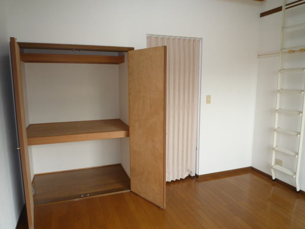収納　収納付きフローリング居室