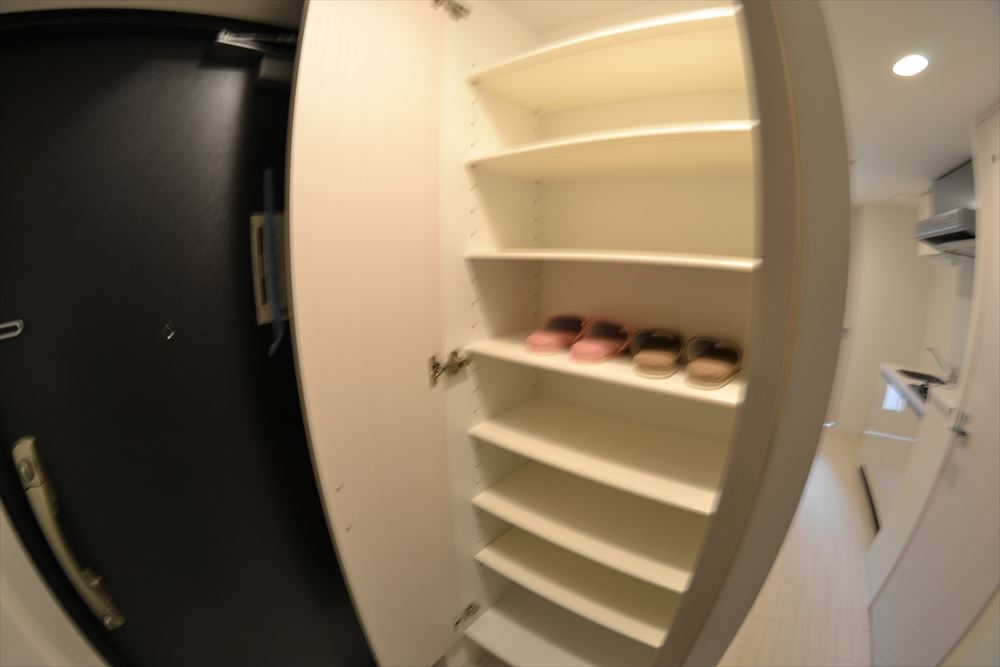 収納　十分な収納スペースがあります 反転