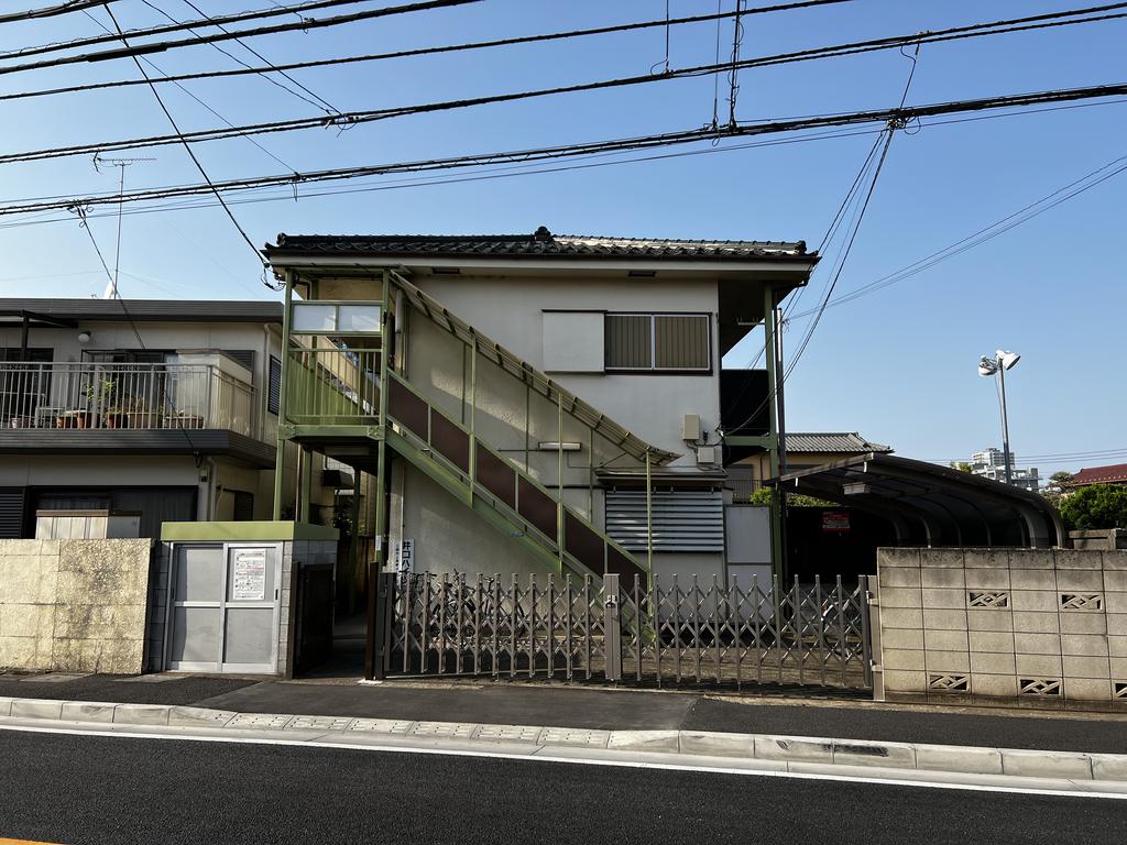 三鷹市上連雀のアパートの建物外観