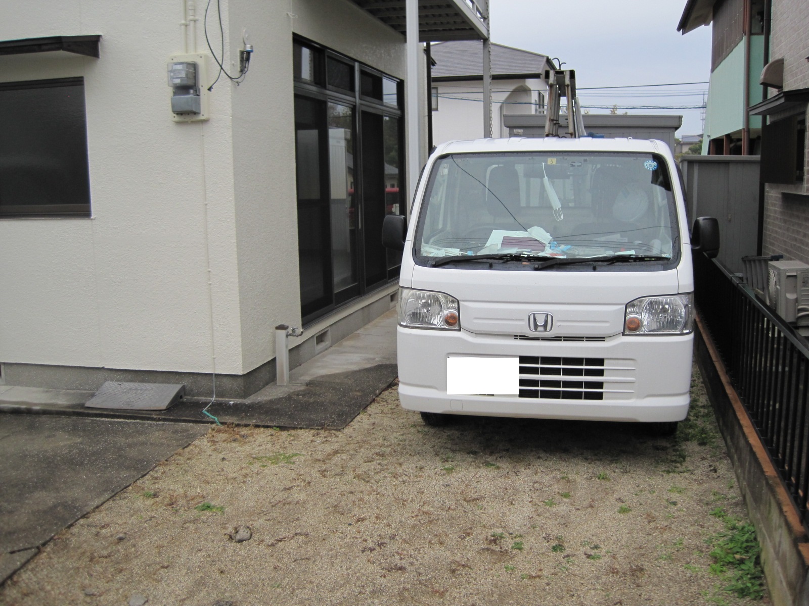 庭　軽自動車は駐車できます。