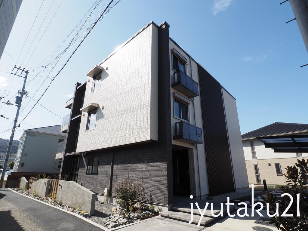 徳島市蔵本元町のマンションの建物外観