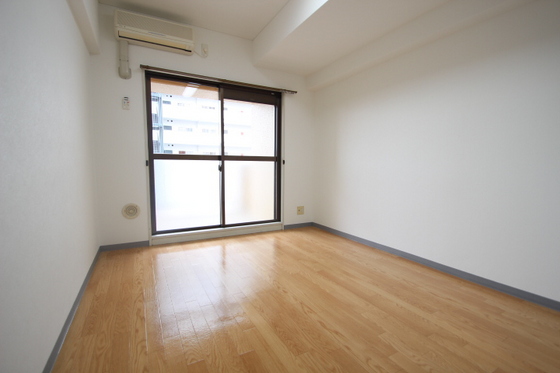 居室・リビング　※別部屋の写真です。