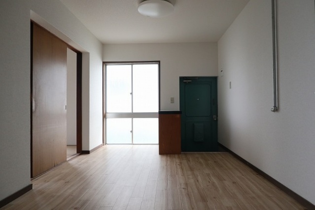 玄関　同物件、別号室