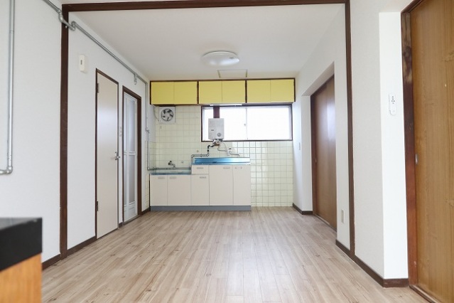 居室・リビング　同物件、別号室