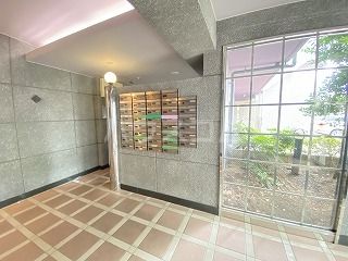 【ふじみ野市大井中央のマンションのエントランス】