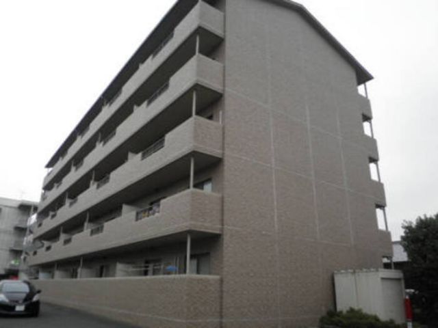 鈴鹿市平田東町のマンションの建物外観