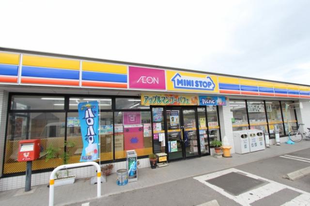 【高松市由良町のアパートのコンビニ】