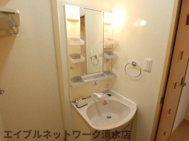 洗面設備　コンパクトで使いやすい洗面所