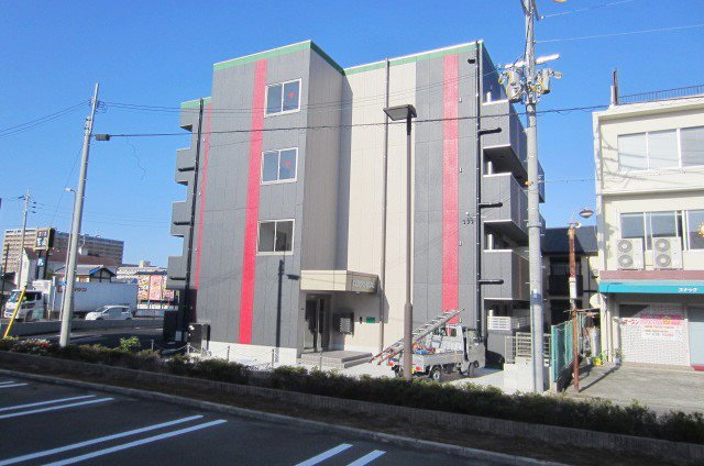 泉佐野市市場西のマンションの建物外観