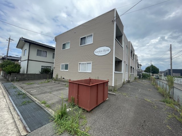 ガーデンハイム松任の建物外観