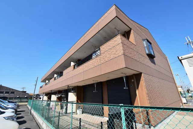 堺市美原区真福寺のマンションの建物外観