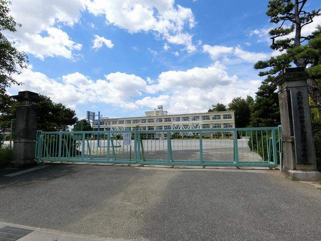 【ガレージハウス朝宮　Ａ棟の小学校】