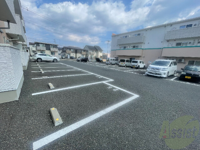 【仙台市若林区なないろの里のアパートの駐車場】