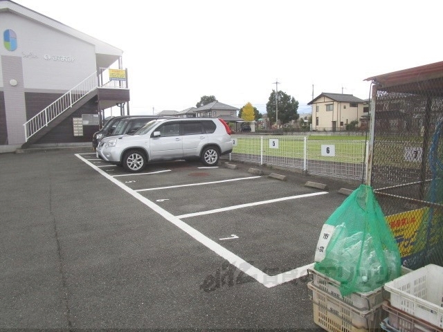 【高島市新旭町熊野本のアパートの駐車場】