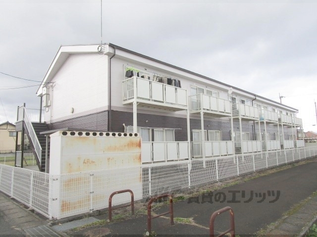 高島市新旭町熊野本のアパートの建物外観