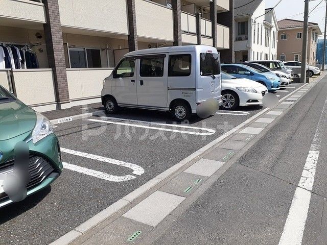 【プリムローズIIの駐車場】