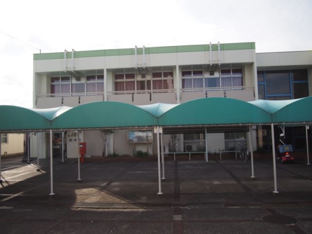 郵便局　朝倉郵便局（郵便局）まで970m